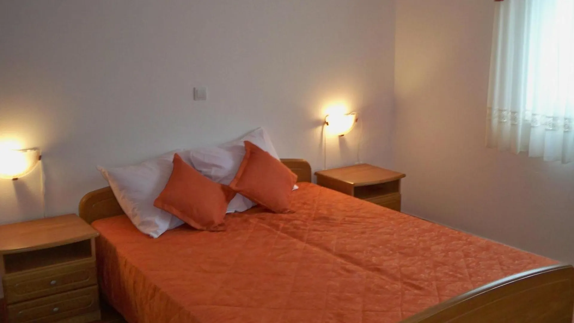 Ferienwohnung Fuer Zwei Bis Vier Personen Banjole Croatia